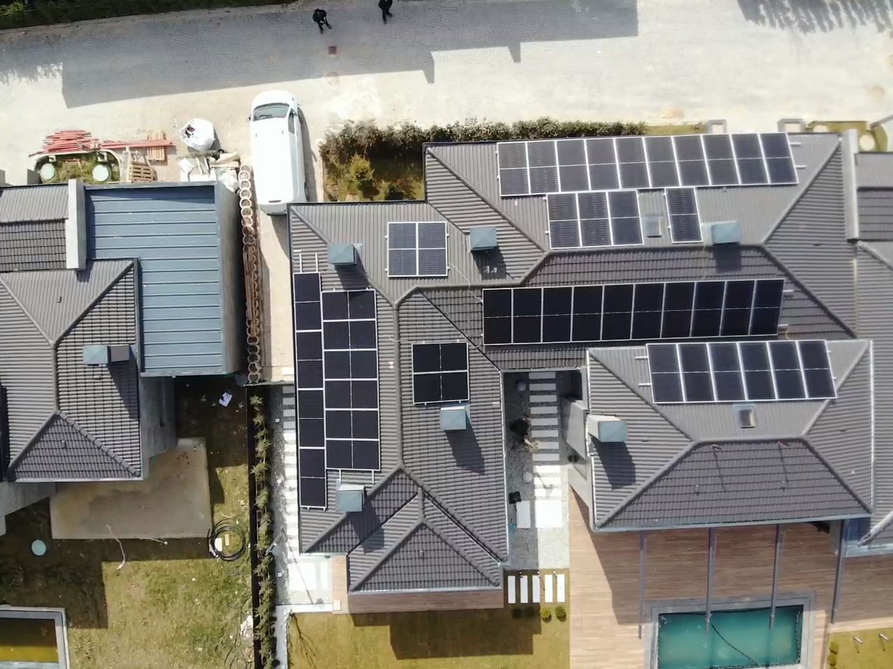 Ankara Lüks Villa GES, Depolama ve Şarj İstasyonu Projesi - 4. fotoğraf küçük resmi