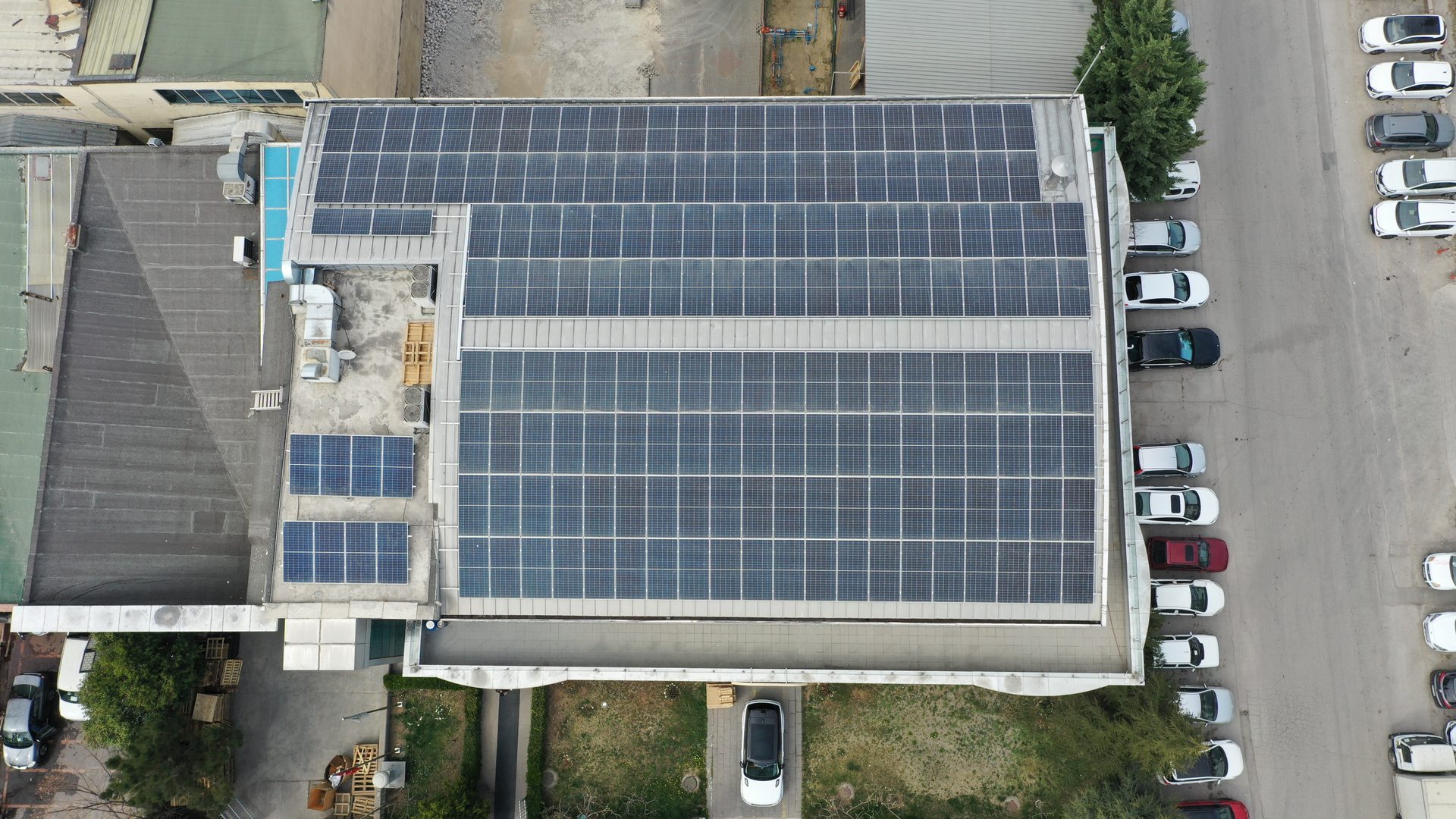 Ankara Yenimahalle 100 kW On-Grid Fabrika Çatı GES Projesi - 4. fotoğraf küçük resmi