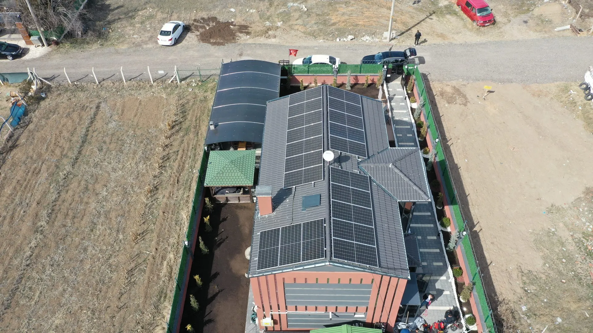 Ankara Çubuk 10 kW On-Grid Hibrit GES ve Batarya Projesi - 3. fotoğraf küçük resmi
