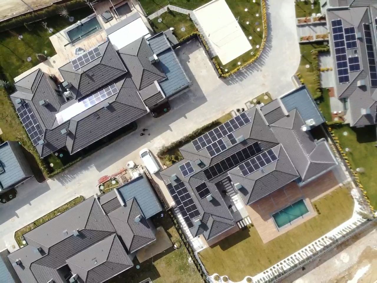 Ankara Lüks Villa GES, Depolama ve Şarj İstasyonu Projesi - 3. fotoğraf küçük resmi