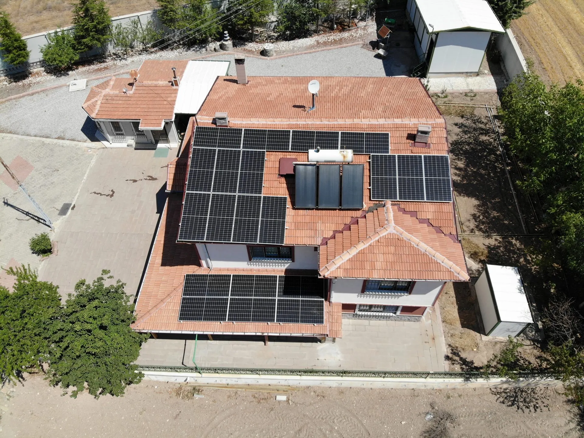 Ankara Kalecik 10 kW On-Grid Lityum Bataryalı GES Projesi - 1. fotoğraf