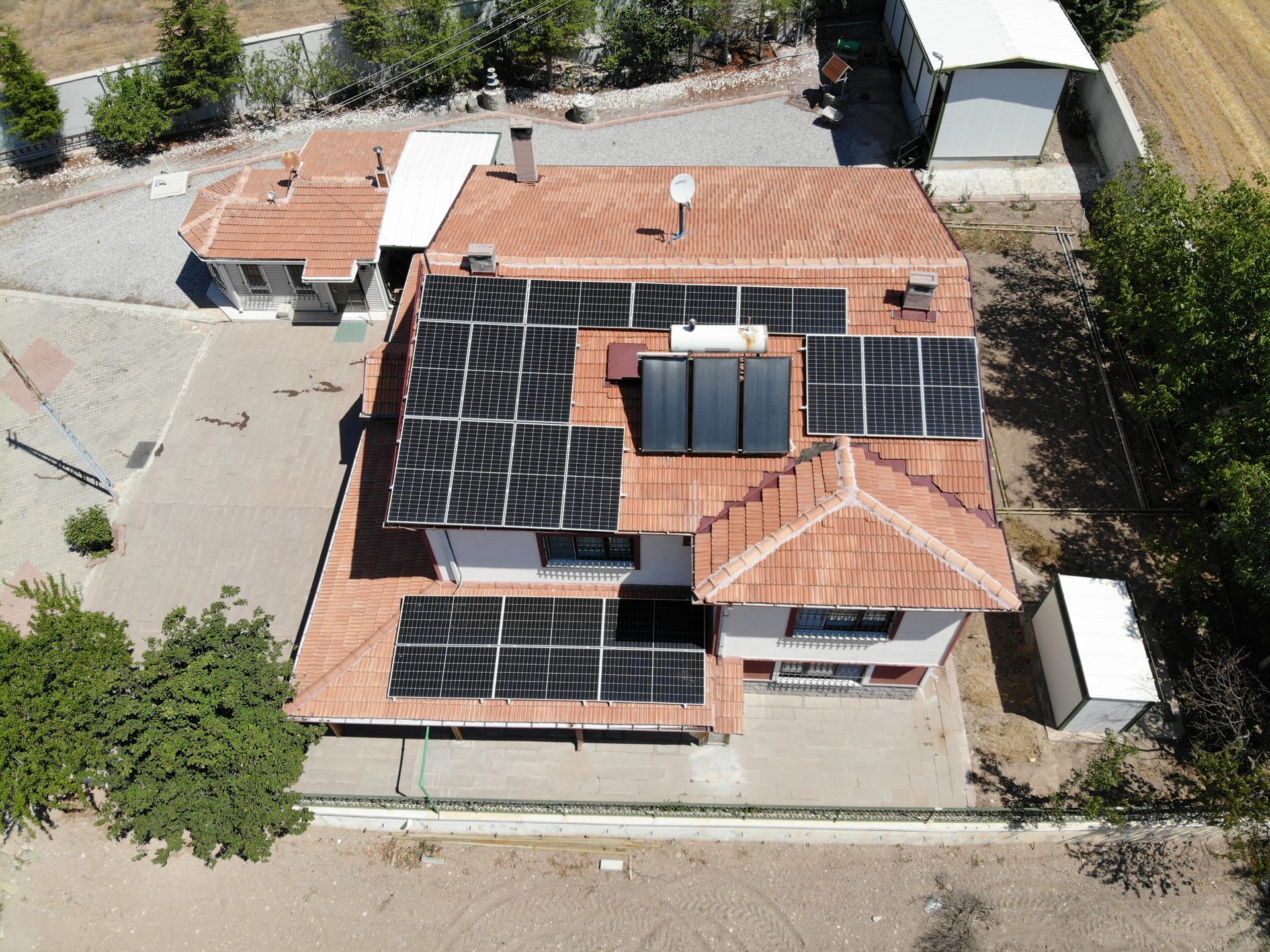 Ankara Kalecik 10 kW On-Grid Lityum Bataryalı GES Projesi - 1. fotoğraf