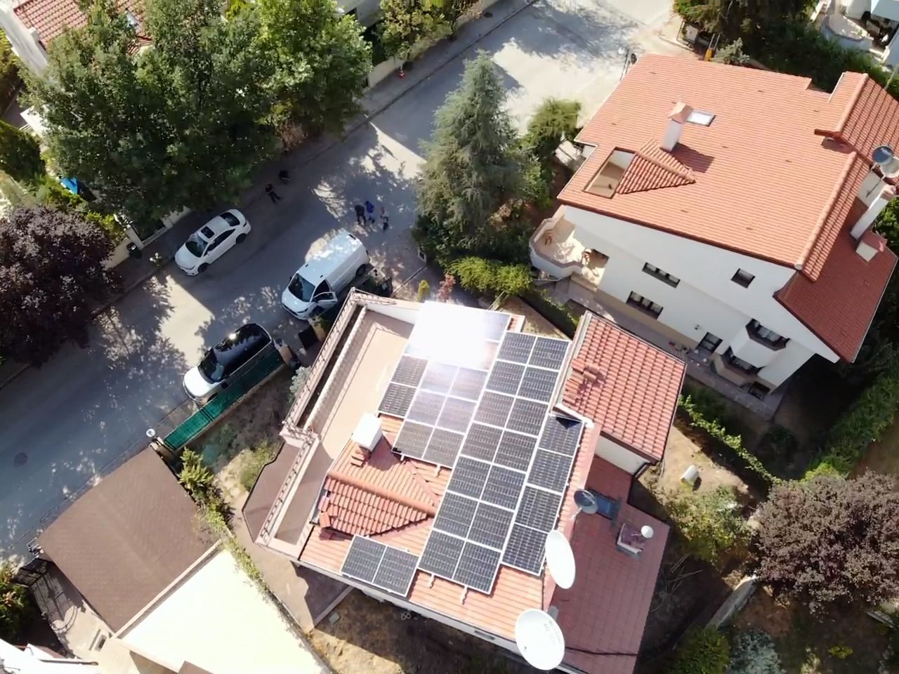 Ankara Ümitköy 10 kW On-Grid Hibrit Lityum Bataryalı GES Projesi - 4. fotoğraf küçük resmi