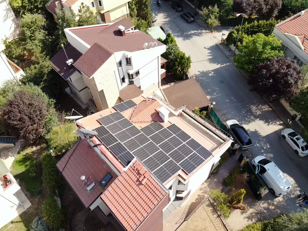 Ankara Ümitköy 10 kW On-Grid Hibrit Lityum Bataryalı GES Projesi